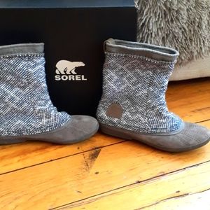 Sorel "duck shoe" pull on boots, size 8